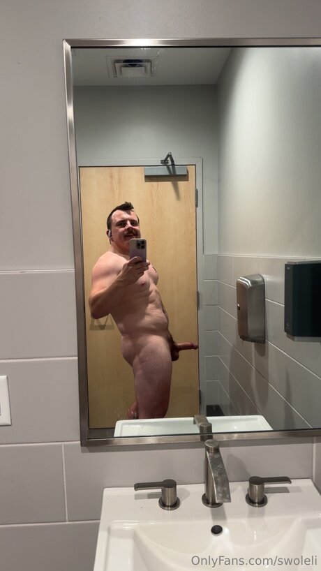 Swoleli ヌードモデル 写真
