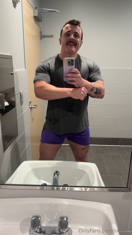 Swoleli ヌード女優 写真