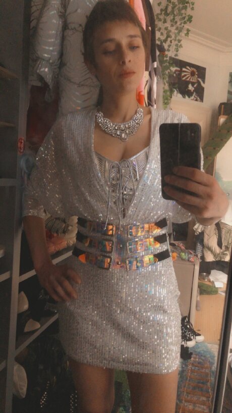 手コキ JOI オンリーファンズ アートヌード ギャラリー