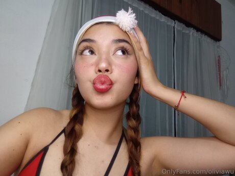 Oliviawu エロティックなスター ギャラリー