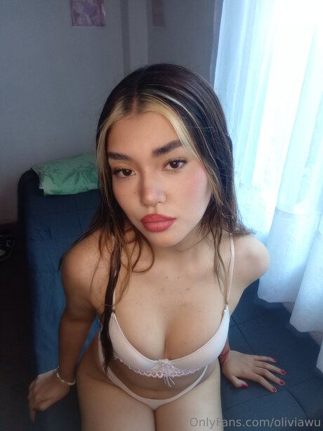 Oliviawu 完璧な女優 写真