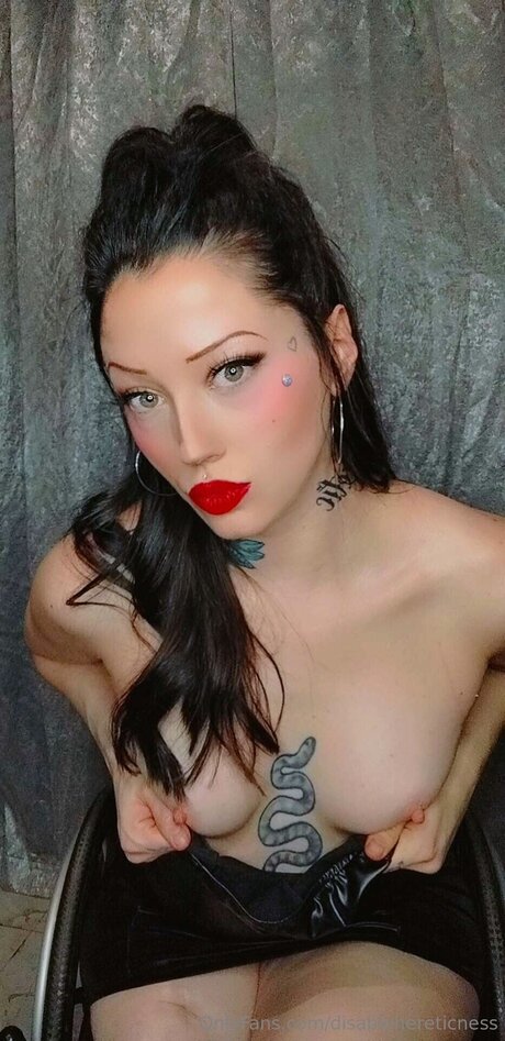 Disablehereticness 可愛いモデル 写真