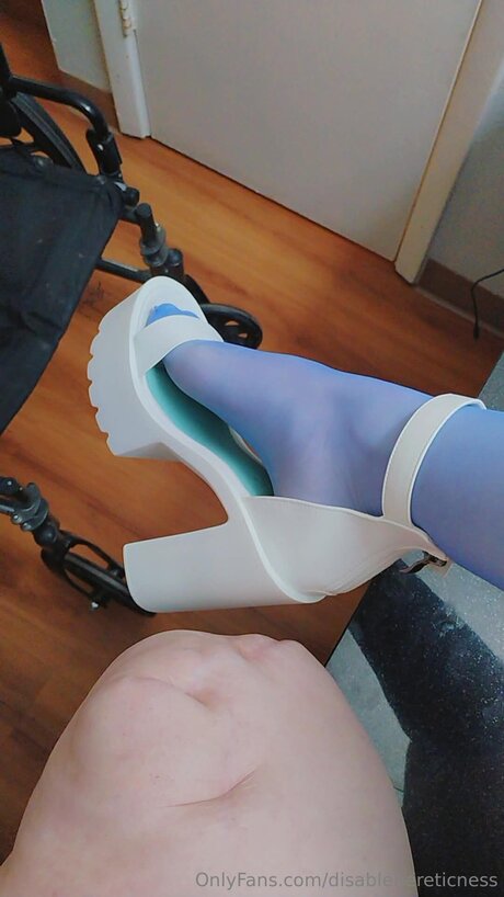 Disablehereticness ポルノスター 写真