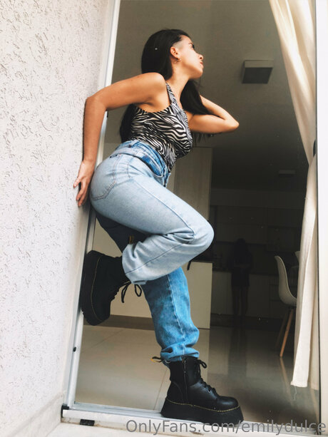 Emilydulce セックスモデル 写真