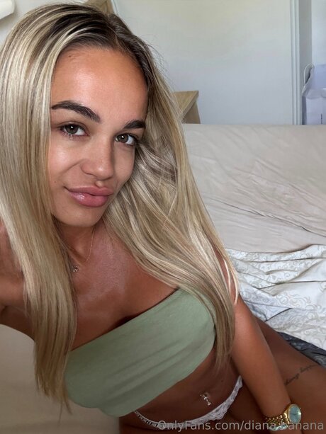 Diana Banana ポルノ女優 画像