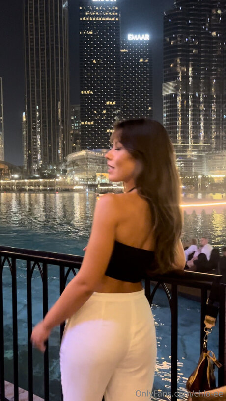 Chlo Ee ポルノ女優 写真