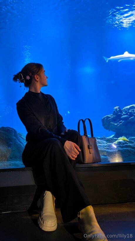 エモヌードオンリーファンズ アート裸 写真