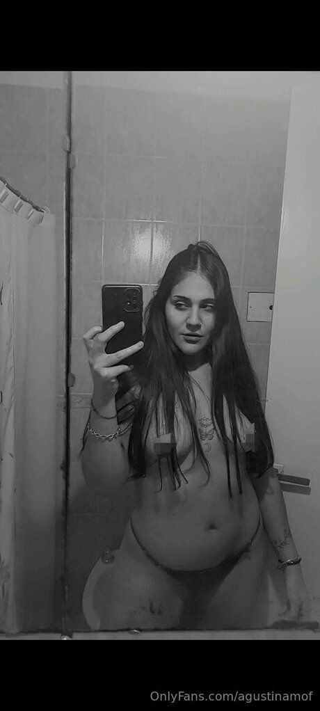 曲線美のラテン系オンリーファンズ 可愛い 画像