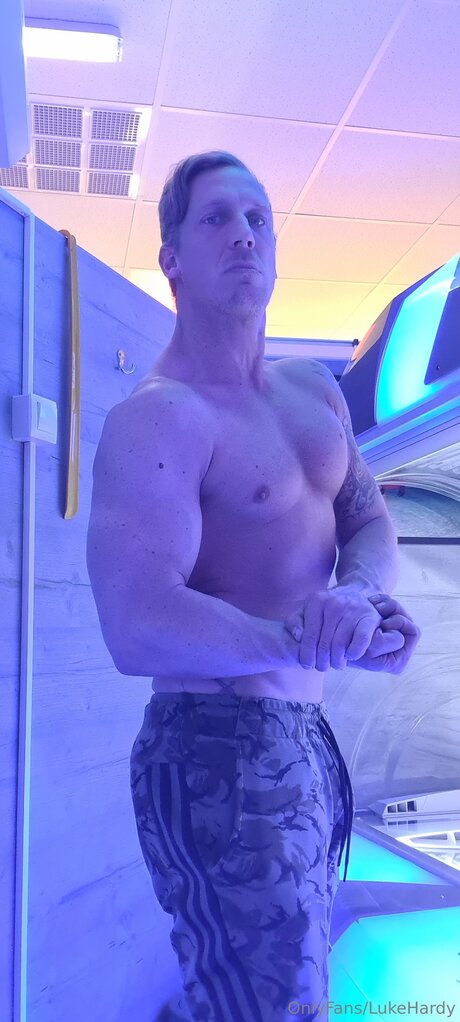 Lukehardy ポルノモデル 写真