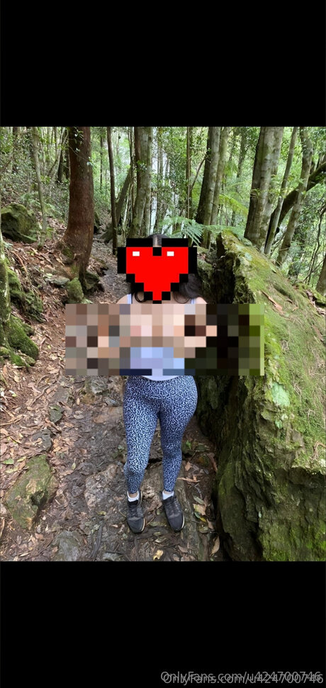 ナイロン足 オンリーファンズ 裸 写真