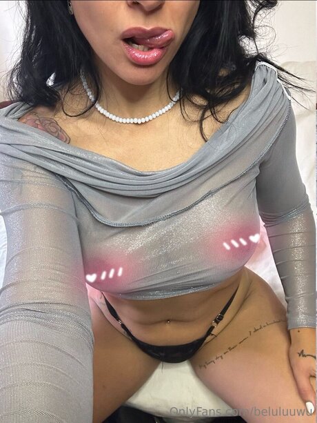 Beluluuwu エロティックなスター 写真