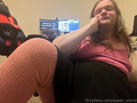 Queen Astrid 裸モデル 写真