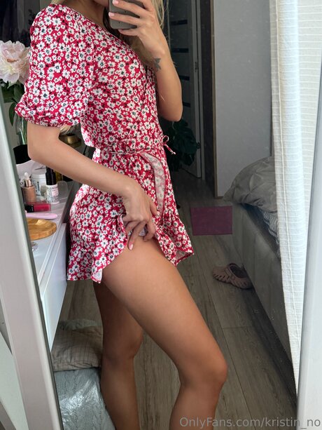 Kristin No エロティックなスター 写真