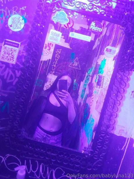 Babyluna123 ポルノ女優 写真