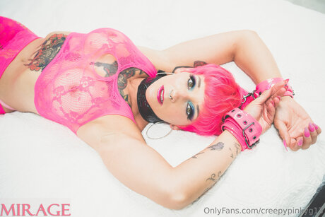 Creepypinkyg13 アートスター 写真