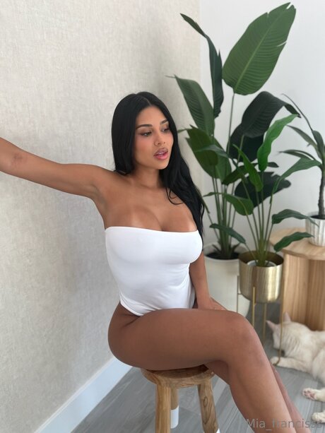 Miafrancis ポルノスター 素敵 写真
