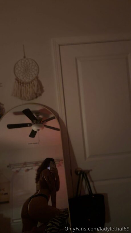 Ladylethal69 セックススター 写真