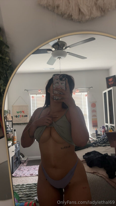 Ladylethal69 素敵なモデル 写真