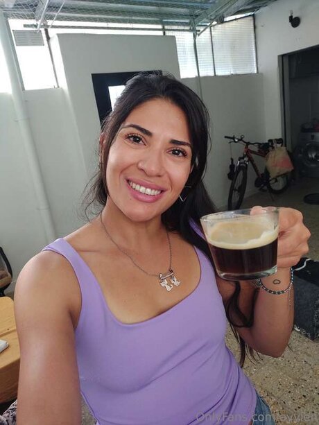 18ヌードオンリーファンズ セクシー裸 画像