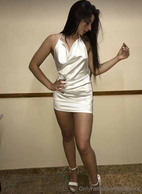 Juliamlxx エロティックなモデル 写真