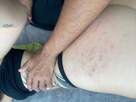 足を舐めるオンリーファンズ 裸 写真