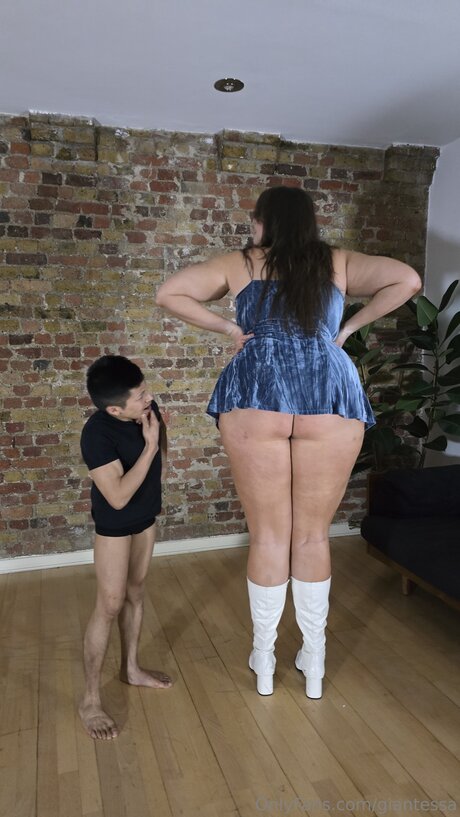 Giantessa 独占ポルノスター 写真