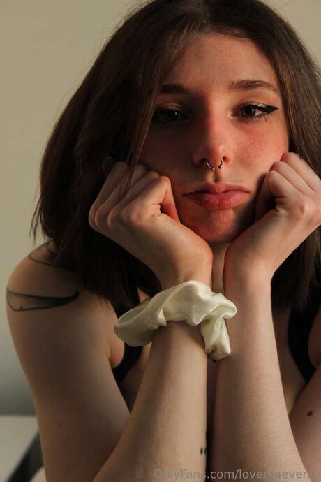 Lovemaevenly ポルノモデル 写真