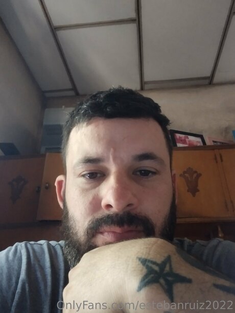 Estebanruiz2022 トップスター 写真
