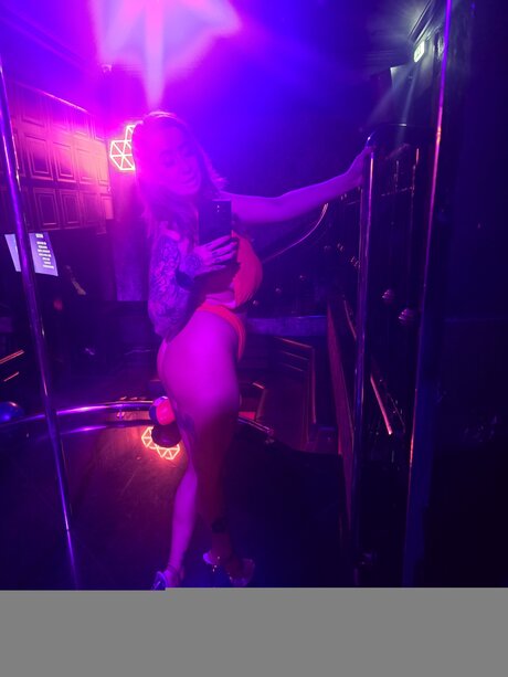 Khloe Deville ポルノスター 独占 画像