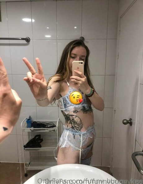 funnybunnykiss スター 裸 写真