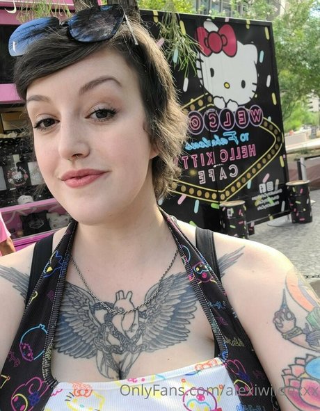 偽おっぱいオンリーファンズ 美しい裸 ギャラリー