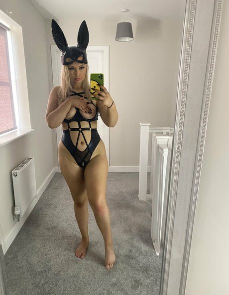 黒のランジェリーオンリーファンズ アート裸 写真