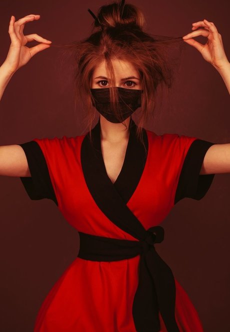 コスプレ ヘンタイ オンリーファンズ 美しいヌード 写真