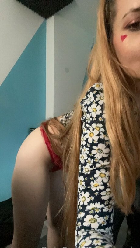 Ascolu NFT アダルトモデル 写真