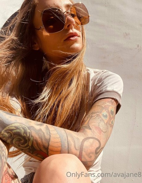 avajane8 top profile image