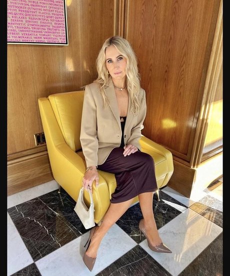 Nikki Glaser エロティックなスター 写真