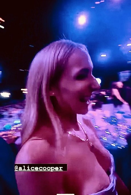 Nikki Glaser セクシーなスター 画像