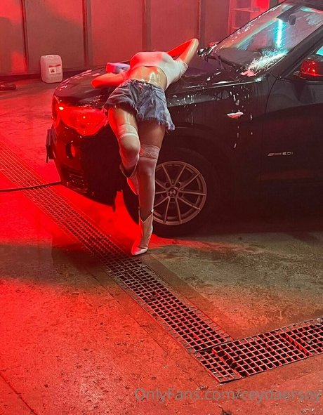 小さいチンポのシーメールオンリーファンズ セクシーヌード 画像