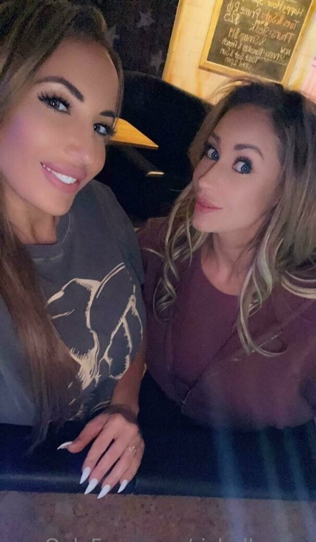 熟女潮吹きオンリーファンズ セクシーxxx 写真