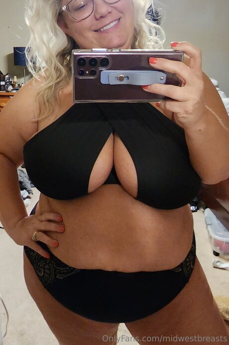 Midwestbreasts かわいいスター 写真