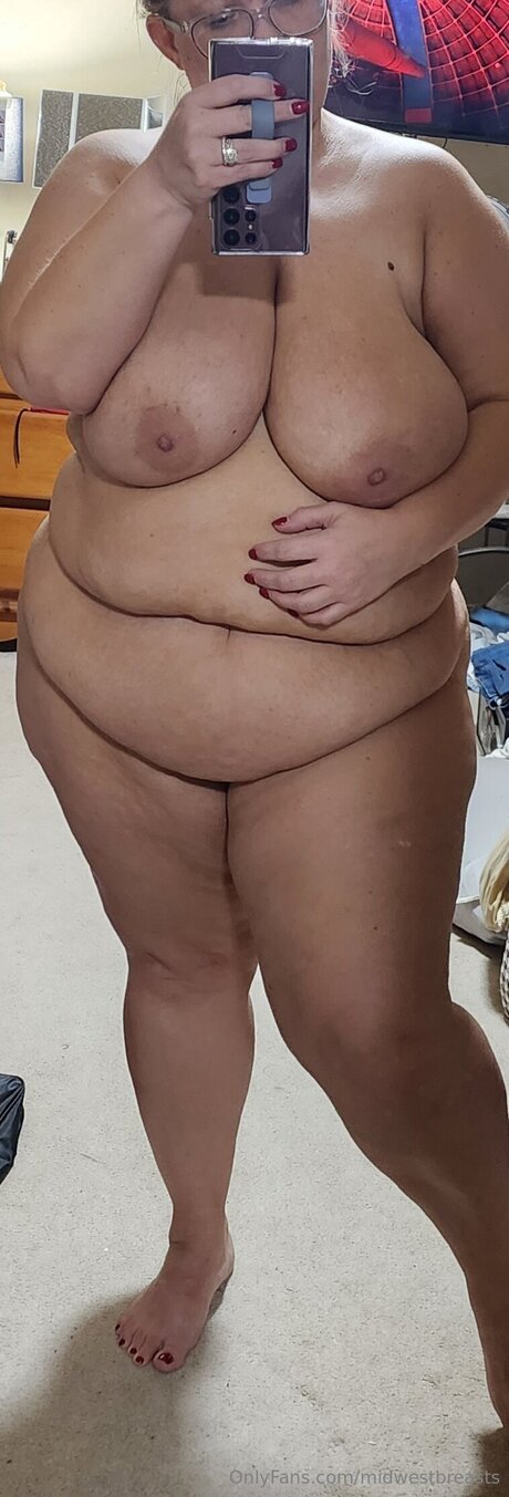 Midwestbreasts ホットなポルノスター 写真