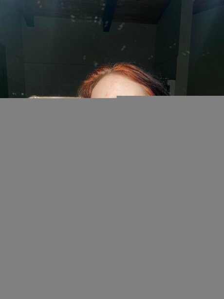 ぽっちゃりブロンドのオンリーファンズ ヌード 写真