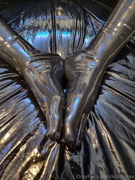 Kurolatex ポルノスター 可愛い 画像