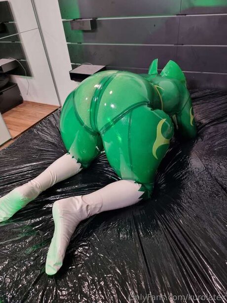 エモヌードオンリーファンズ セクシー裸 写真