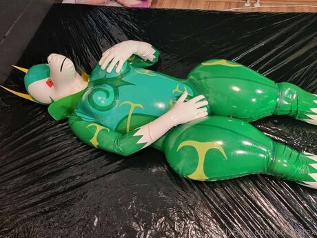 巨乳ストリップオンリーファンズ 無料裸 画像