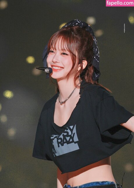 Hong Eunchae ポルノモデル アーカイブ