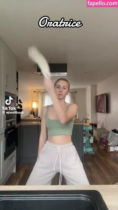 ランジェリーヌードオンリーファンズ 裸 写真