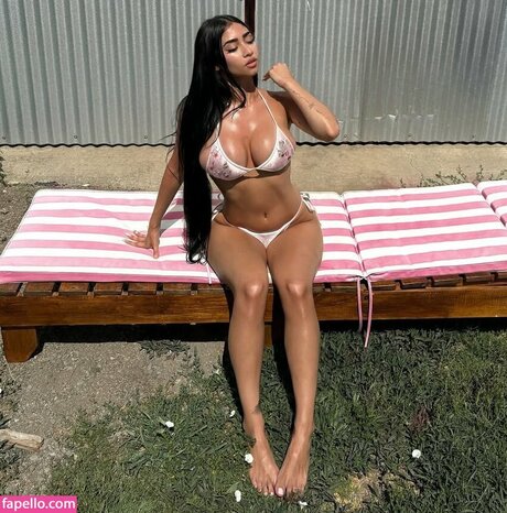 従順なオンリーファンズ アート裸 写真