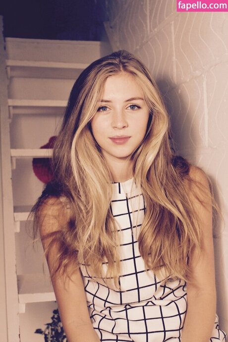 Hermione Corfield トップスター 写真