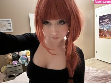 mewingava ポルノ女優 写真